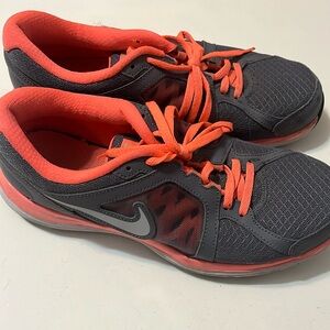 NIKE grey and orange Dual Fusion ST 3 sneakers size 8.5